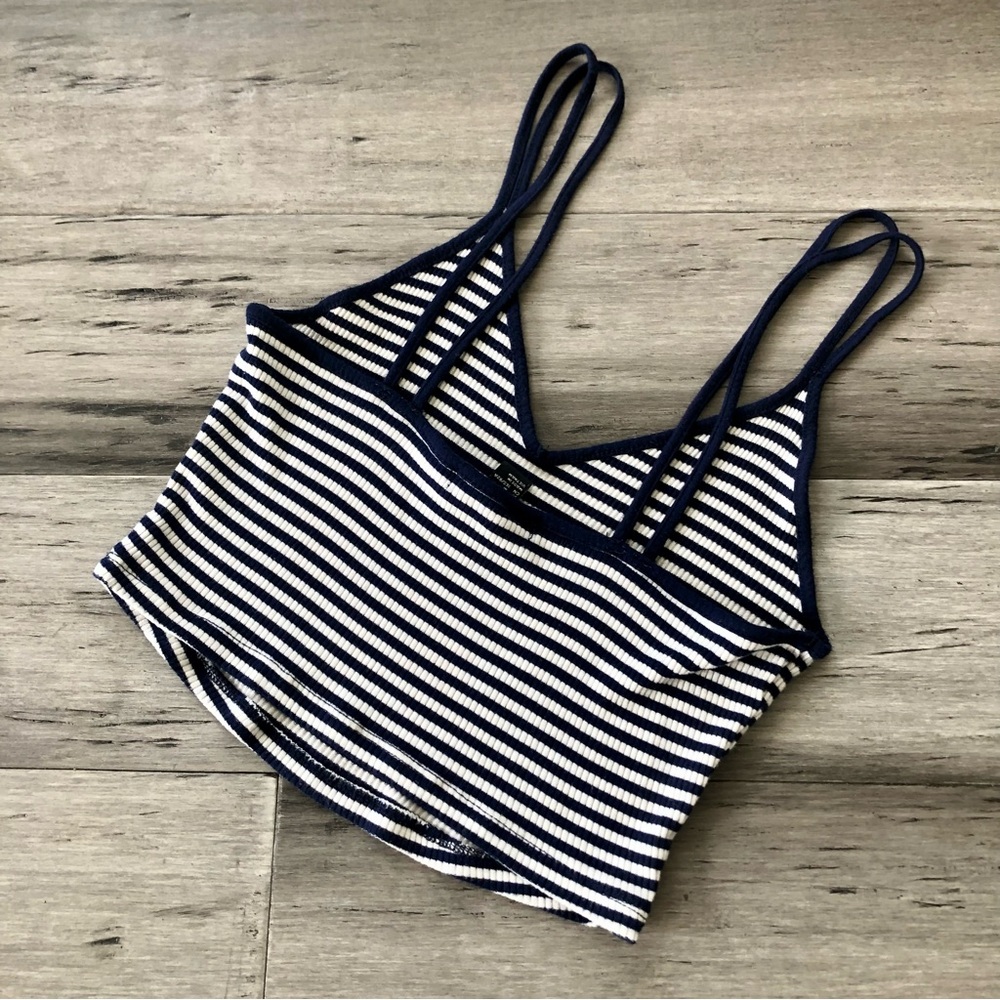 💸 5/20 Forever 21 Navy & White Striped Ribbed Crop Top - Picture 4 of 5